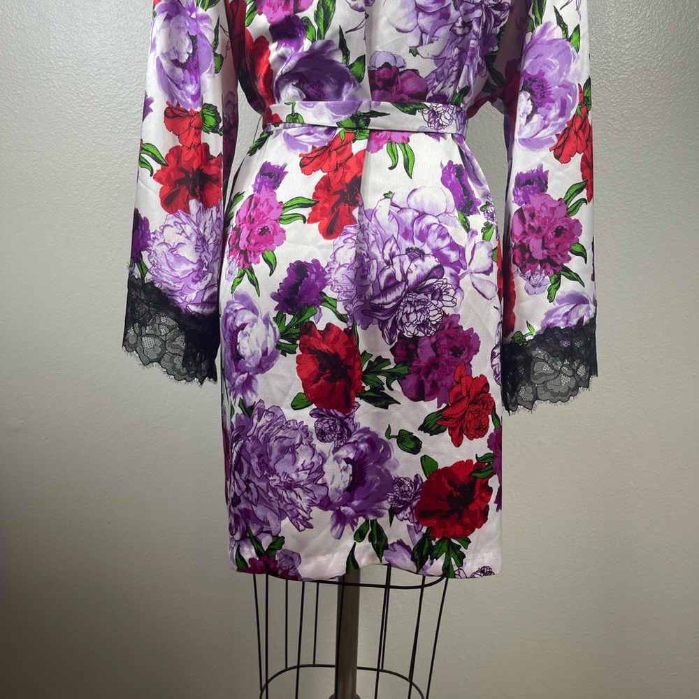NWT Victoria's Secret Lace Inset Floral Black Pink Lace Robe Medium Large - Picture 10 of 10